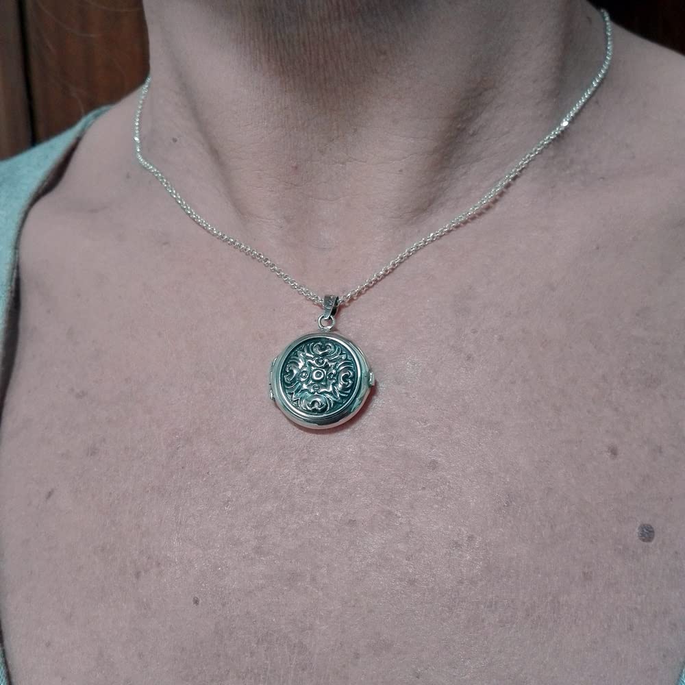 Collar Guardapelo Redondo Grabado en Plata de Ley 925, con Estuche y Cadena