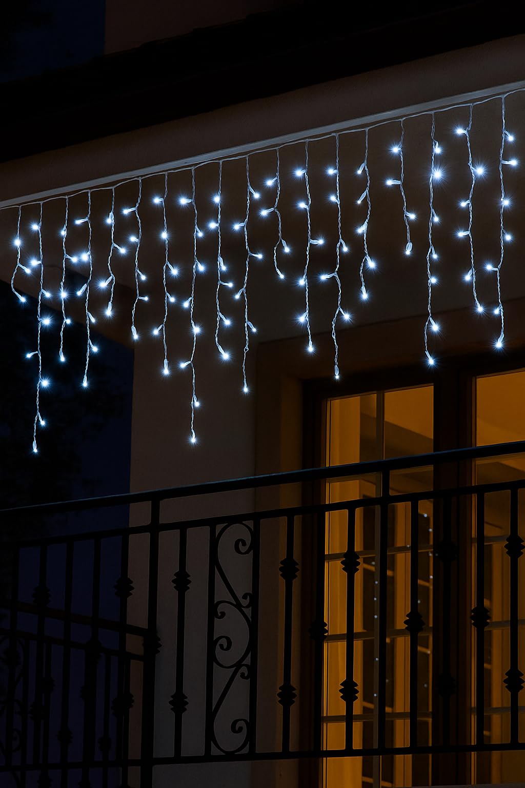 Tenda Luminosa 200 LED, 5Mt, Luce Bianca, Cavo Bianco, IP65, Prolungabile, Effetto Flash, Con fili pendenti a lunghezze alternate (30–70–40–60 cm) per effetto a cascata
