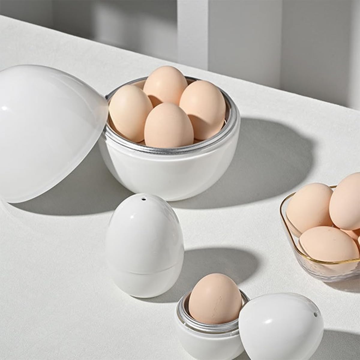El escalfador de huevos para microondas cocina 4 huevos Hervidor y cocedor de huevos apto para lavavajillas, con placa calefactora de aluminio. compacto