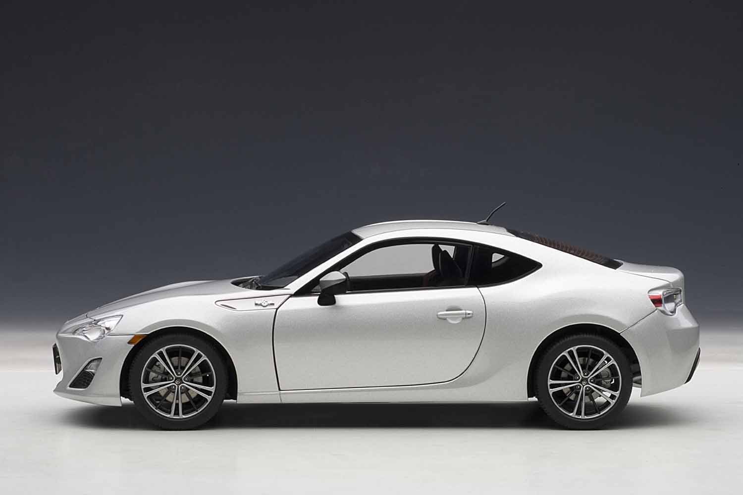 Amazon.co.jp: AUTOart 1/18 サイオン FR-S (北米仕様/左H