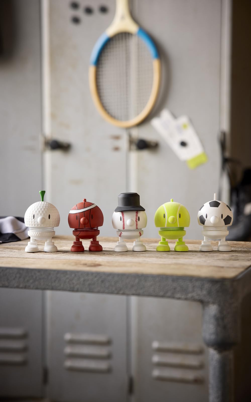 Hoptimist Fußball Bumble, Fussball Deko und Gadget fürs Schreibtisch, Büro und Zuhause, Geschenk oder Geburtstag Deko, Höhe 7,6 cm, Durchm. 5,8 cm