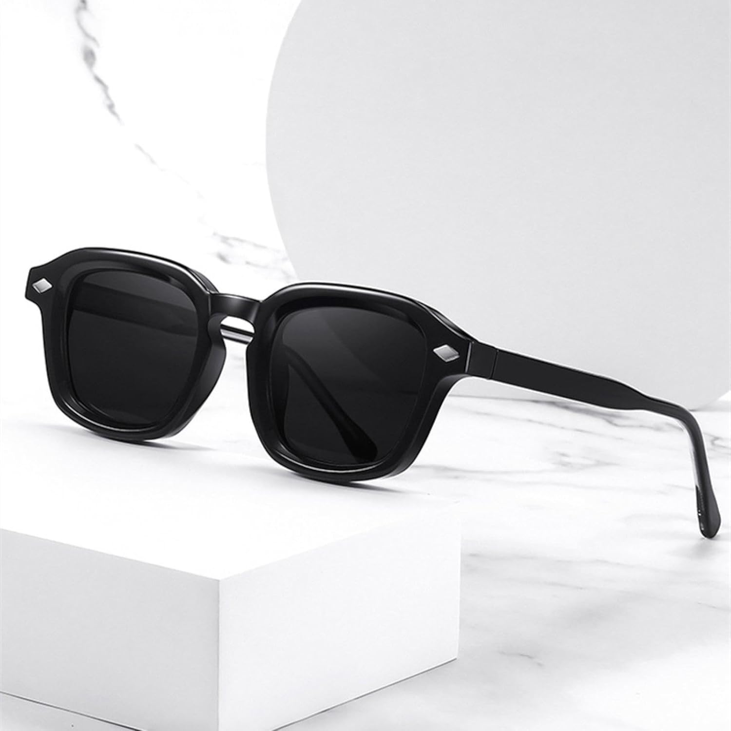 MUTYNE Fashion Women Luxury Sunglasses Retro Rivets Men Clear Ocean Lens Uv400 Trending Punk