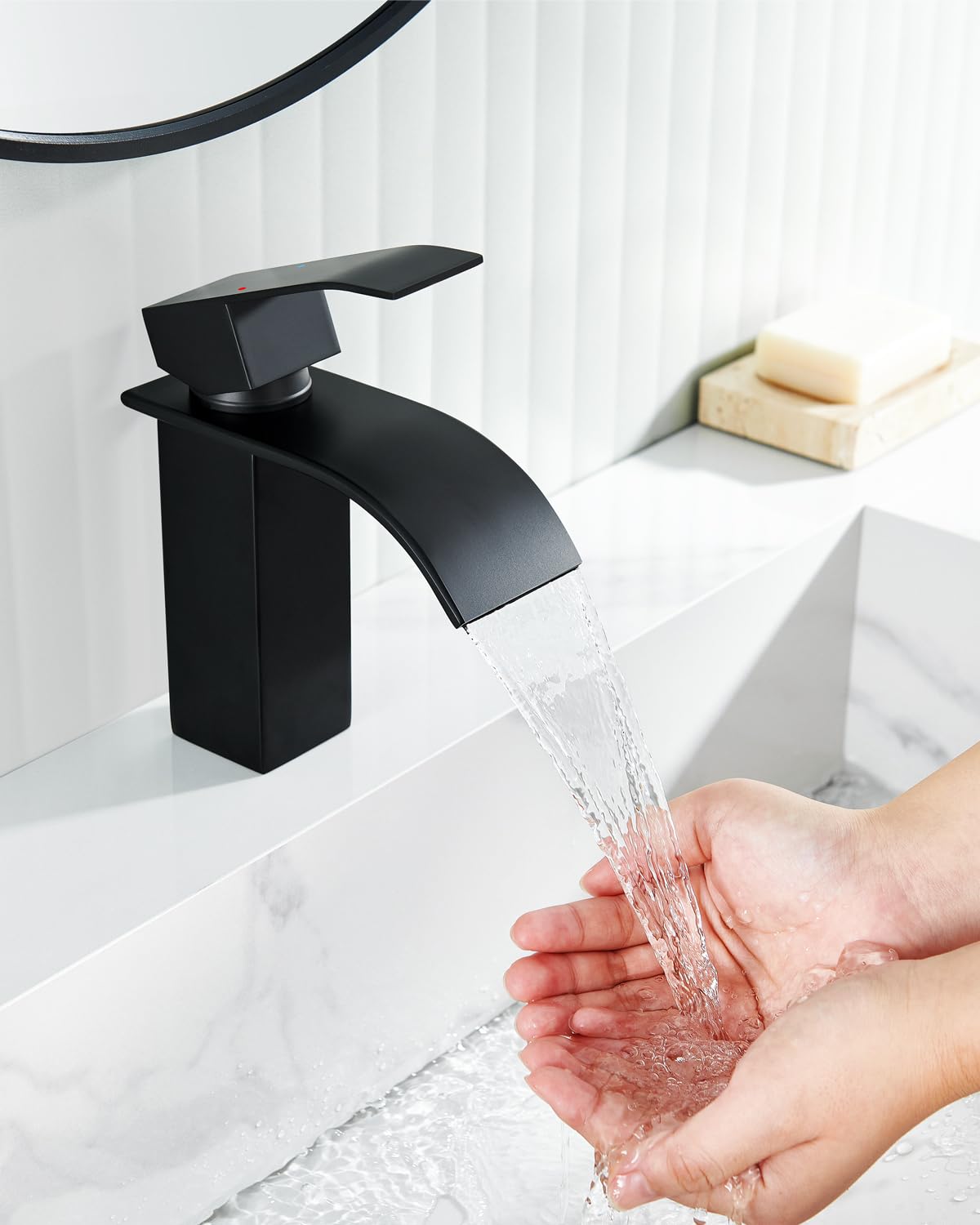 ANYCEE Grifo Lavabo Negro con Caño Cascada, Grifo Monomando Lavabo con Caño Altura de 8,5cm, Grifo Baño Cascada Negro con Agua Caliente y Fría
