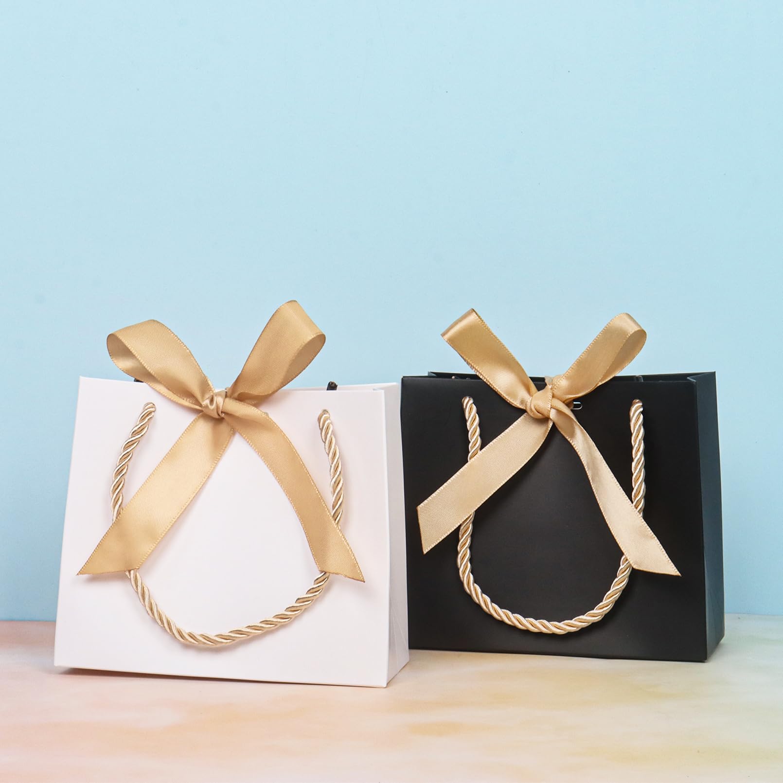 20 mini sacchetti regalo con fiocchi, 11,5 × 4,5 × 10 cm, piccoli sacchetti regalo bianchi per Natale, feste, compleanni, matrimoni (fiocchi dorati