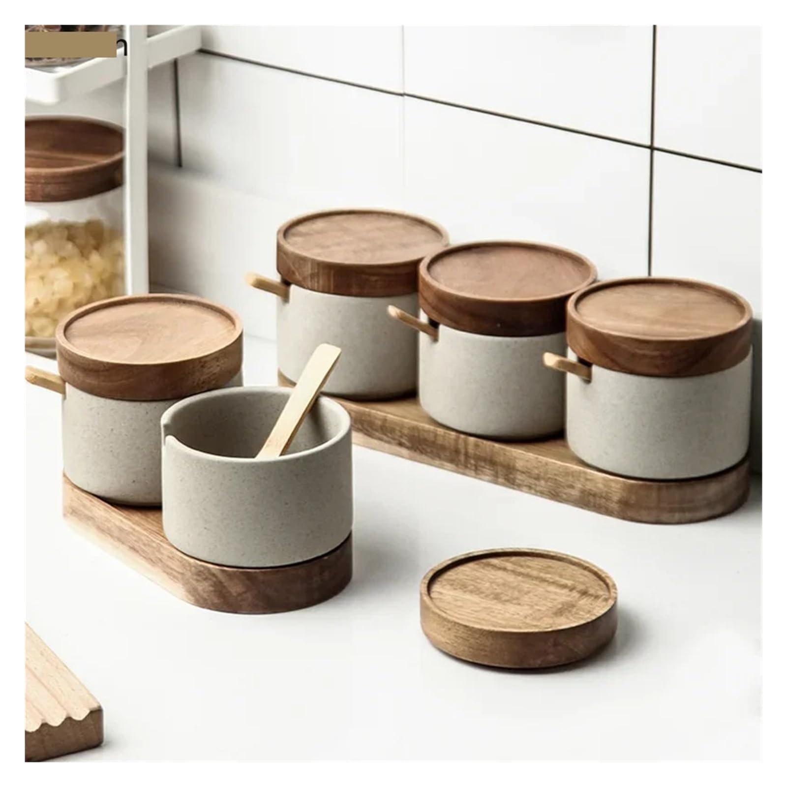 Salero de madera Botella de almacenamiento pimienta y especias for cocina, tarro redondo cerámica for condimentos con tapa madera, for sal, herramientas porcelana(2 pcs)