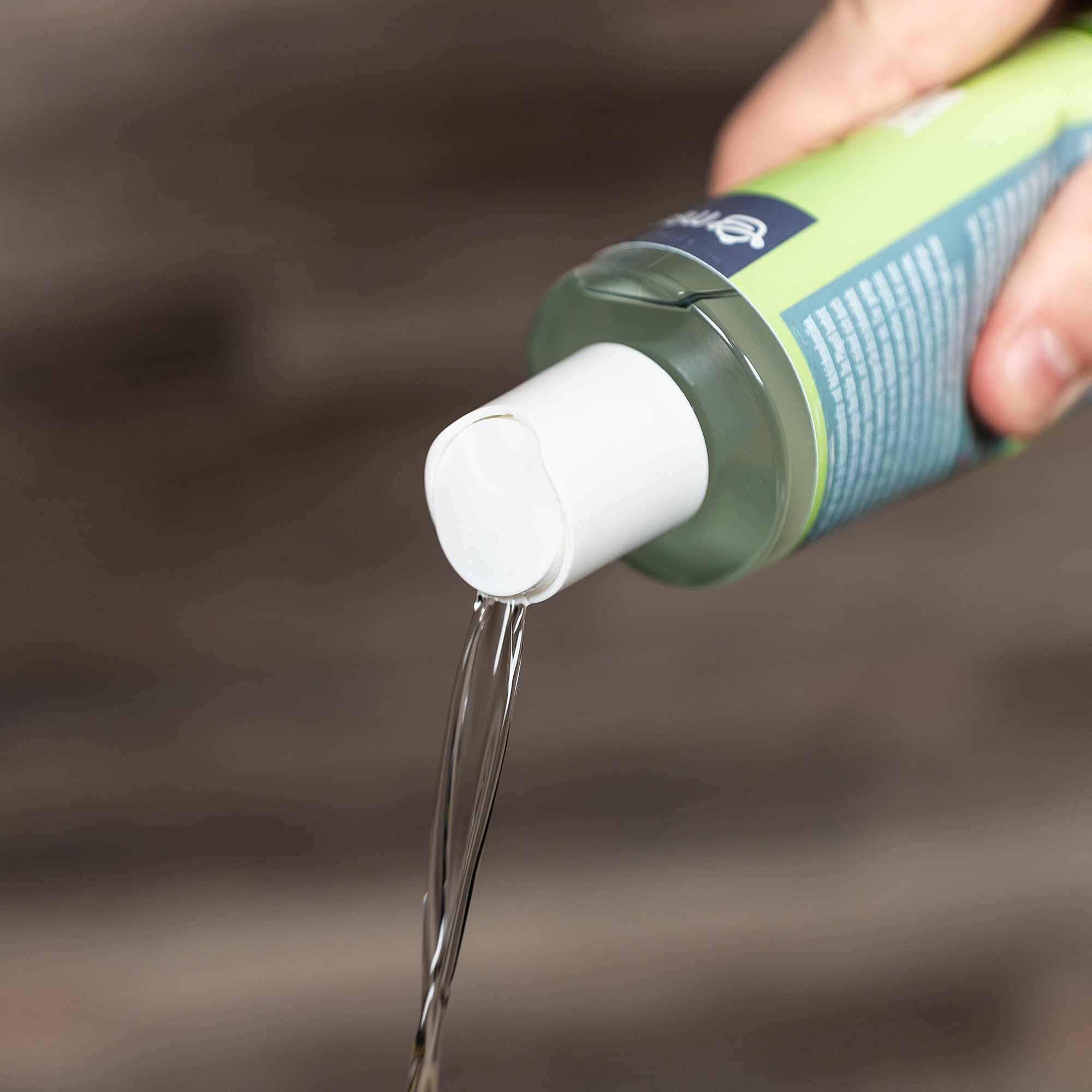 Mahlzeit WOODY OIL cura del legno, olio per taglieri e utensili da cucina in legno | 250 ml, profumo di limetta | 100% naturale | olio per taglieri in legno cucina, olio per piani di lavoro