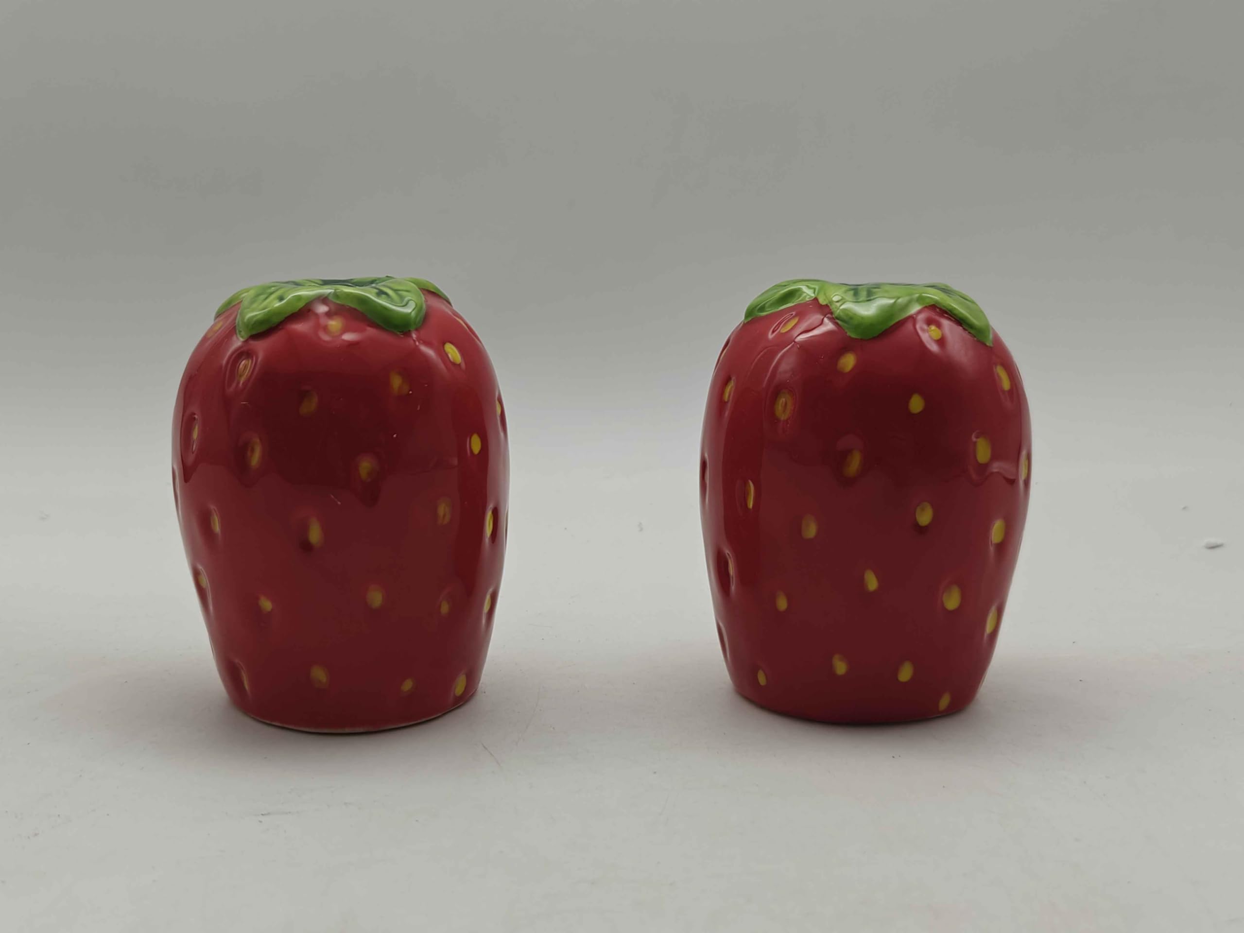 Salière et poivrière 3D fraise, le cadeau de crémaillère original et déco qui fait mouche
