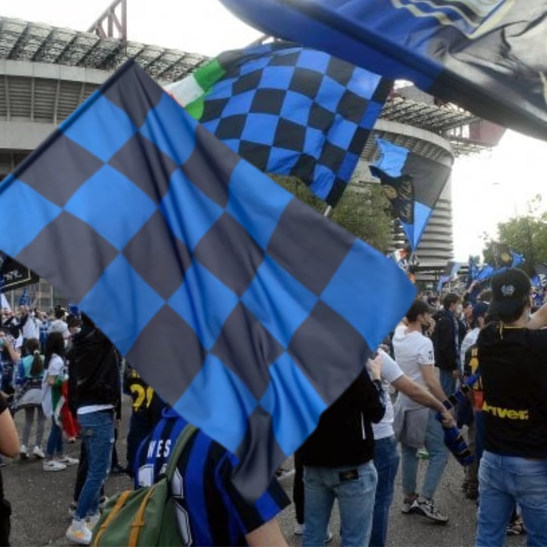 NARAMAKI® Bandiera Scacchi Neri E Azzurri 90x150cm - Made in Italy - Bandiera Int Scacchiera in Poliestere con Passante per Asta Nera ED Azzurra - Campinato di Calcio 2025