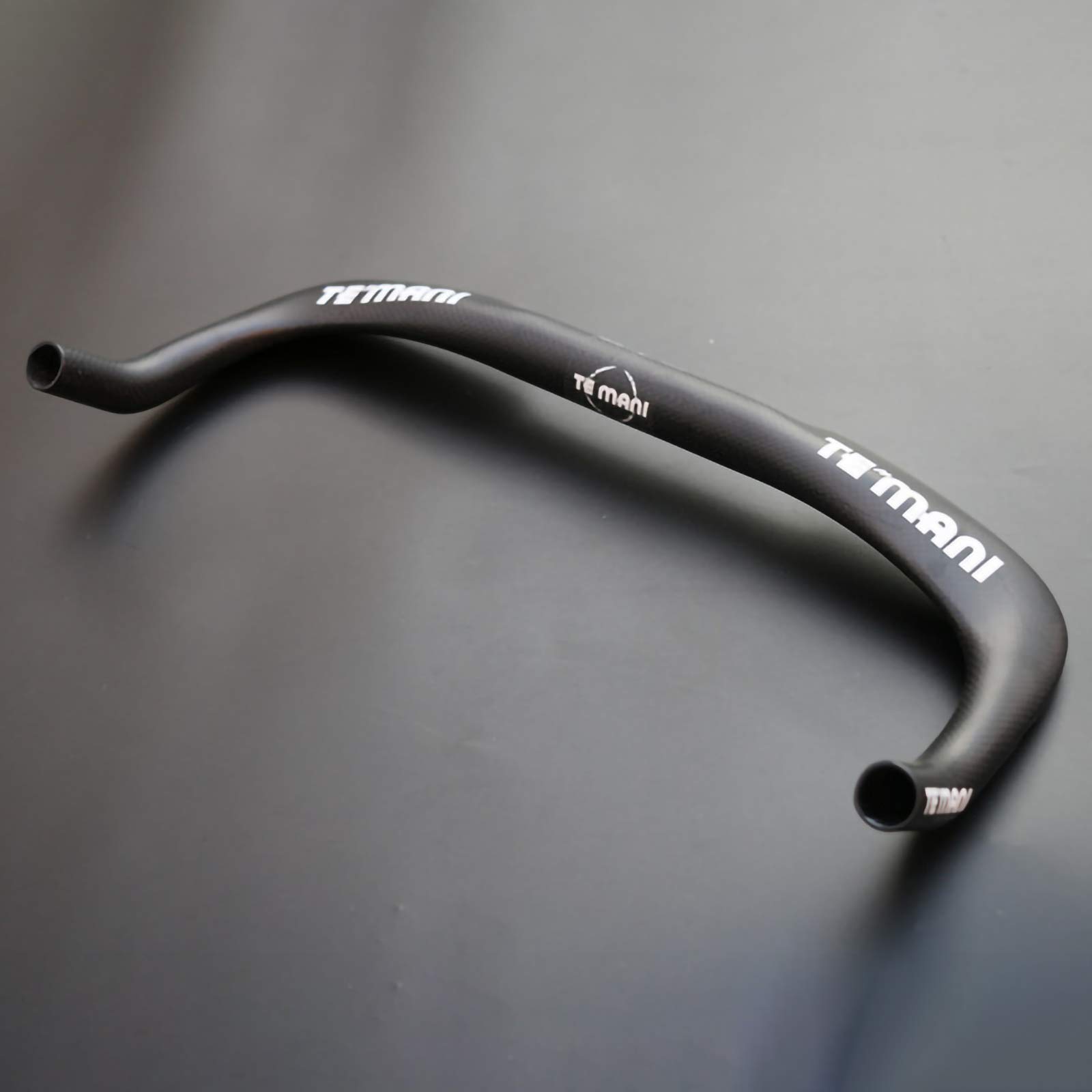 Amazon | 自転車ハンドルバーカーボンファイバー、ブルホーンハンドル