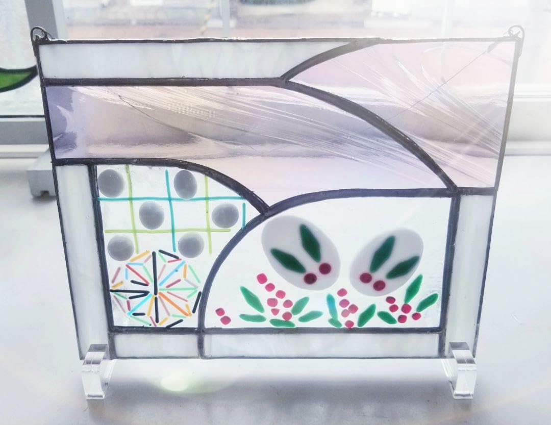 現品限り　ステンドグラス　うさぎと雪の結晶　モチーフのパネル ステンドグラス うさぎと雪の結晶 モチーフのパネル(スタンド付