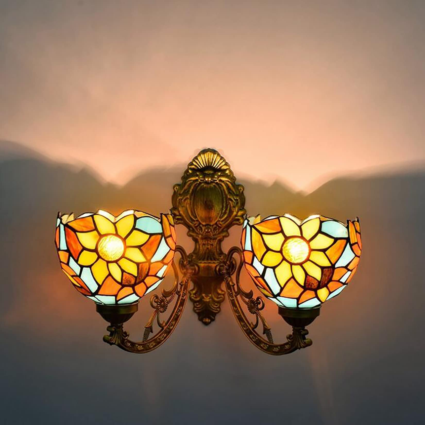 Applique Tiffany tournesols en verre teinté fait main pour un éclairage d'art raffiné