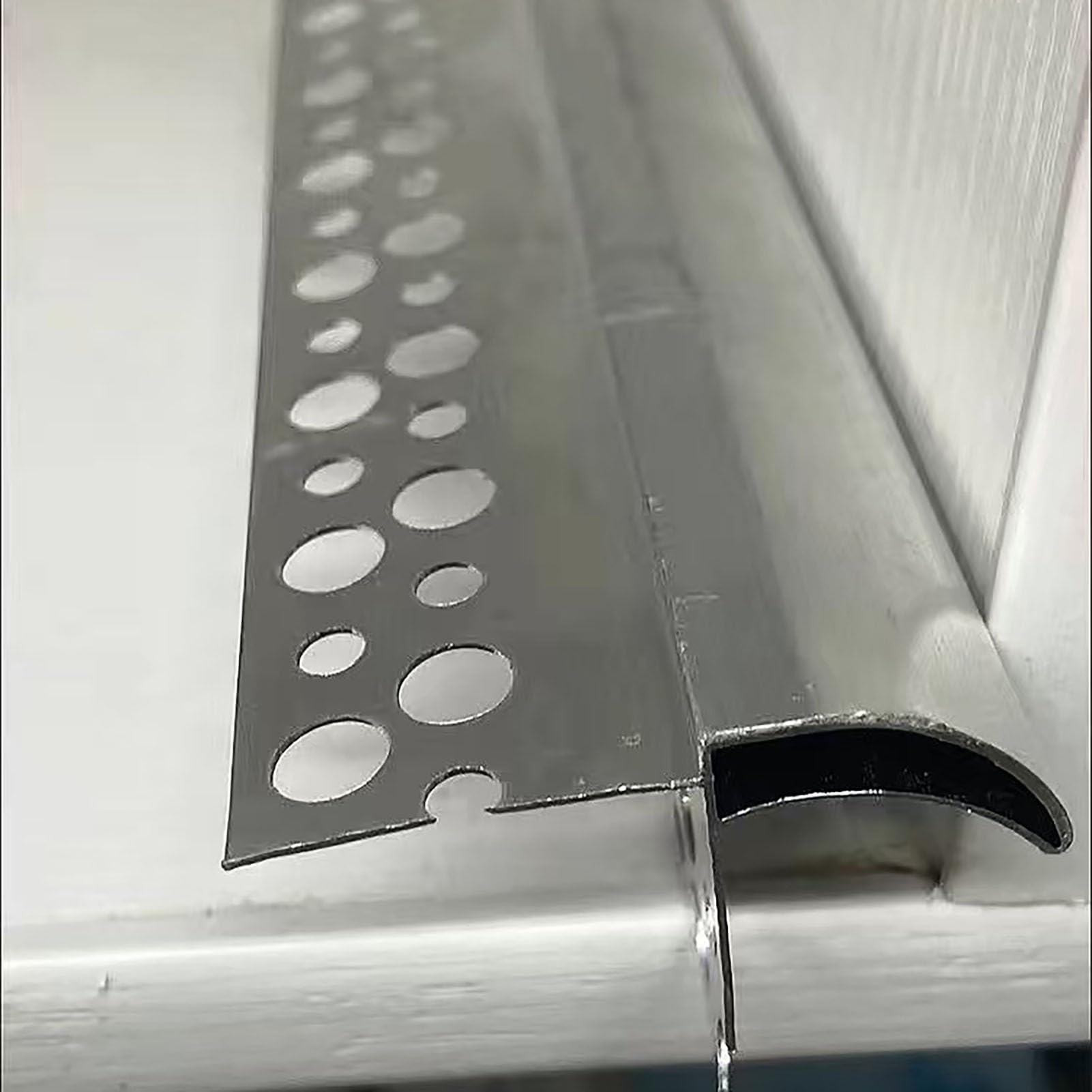 Drip Lines Eaves, Aluminium Eaves Trim Molding 2.2in Backflow-Proof Cuttable Multi-Size Exterior Walls(2.7m/8.9ft)