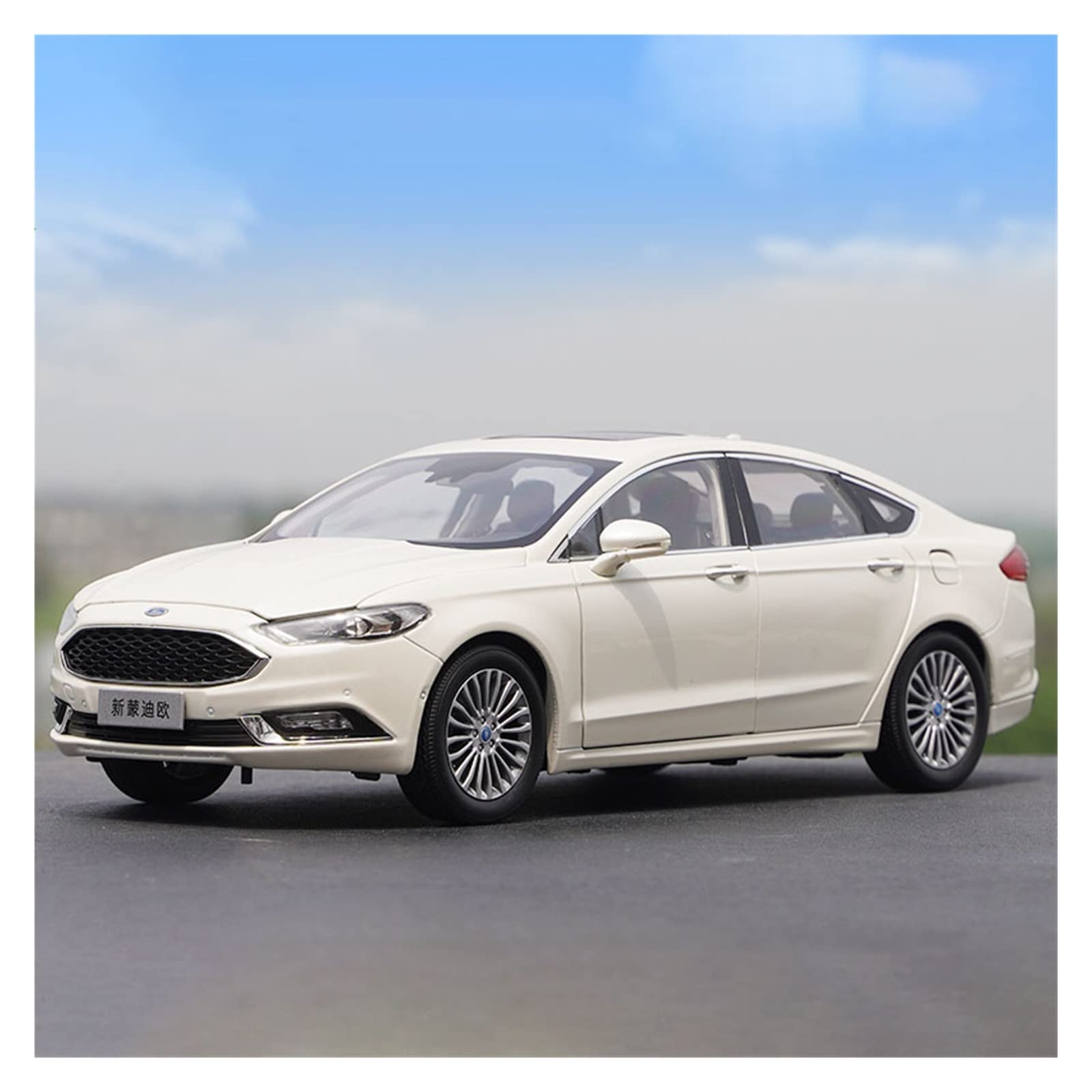 Voiture collection 2017 Ford Mondeo 1/18 métal pour décoration bureau