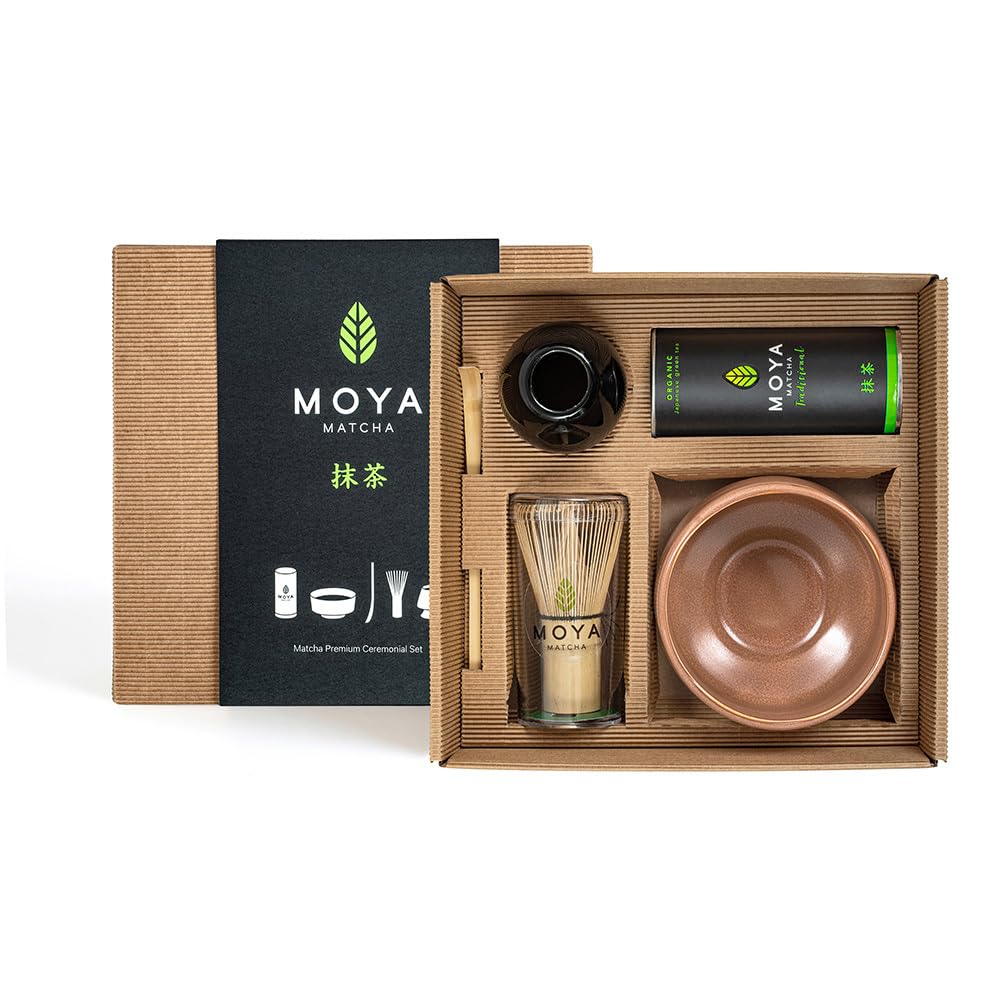 Moya Bio Set de Té Matcha Japonés | 30g Grado Ceremonial (I y II) + Tazón Marrón + Batidor de Bambú + Soporte + Cuchara | Set Tradicional Completo de Matcha | Regalo Elegante