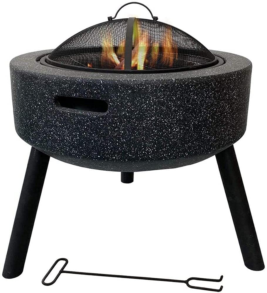 Duży żeliwny palenisko retro szary ogrzewacz wielofunkcyjny na kemping, grill, podwórko, kemping, piknik, ognisko, ogród.