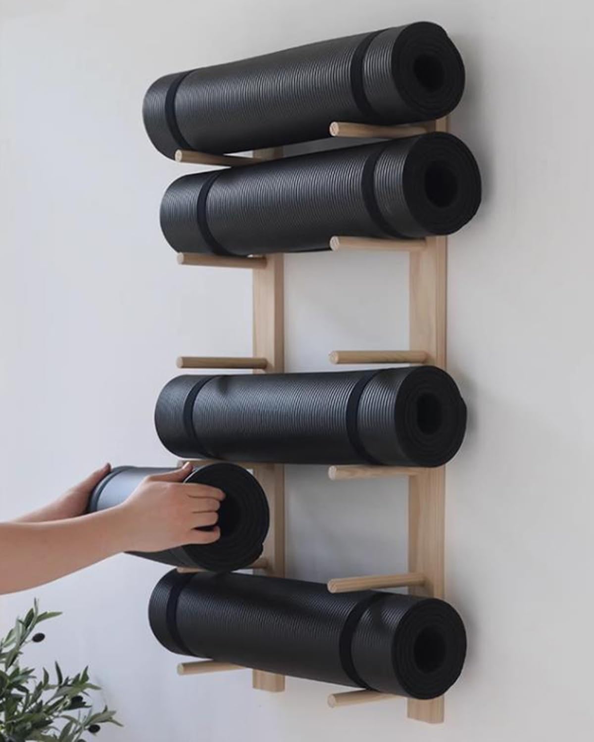 Rangement bois mural pour tapis de yoga et rouleau de massage fitness maison