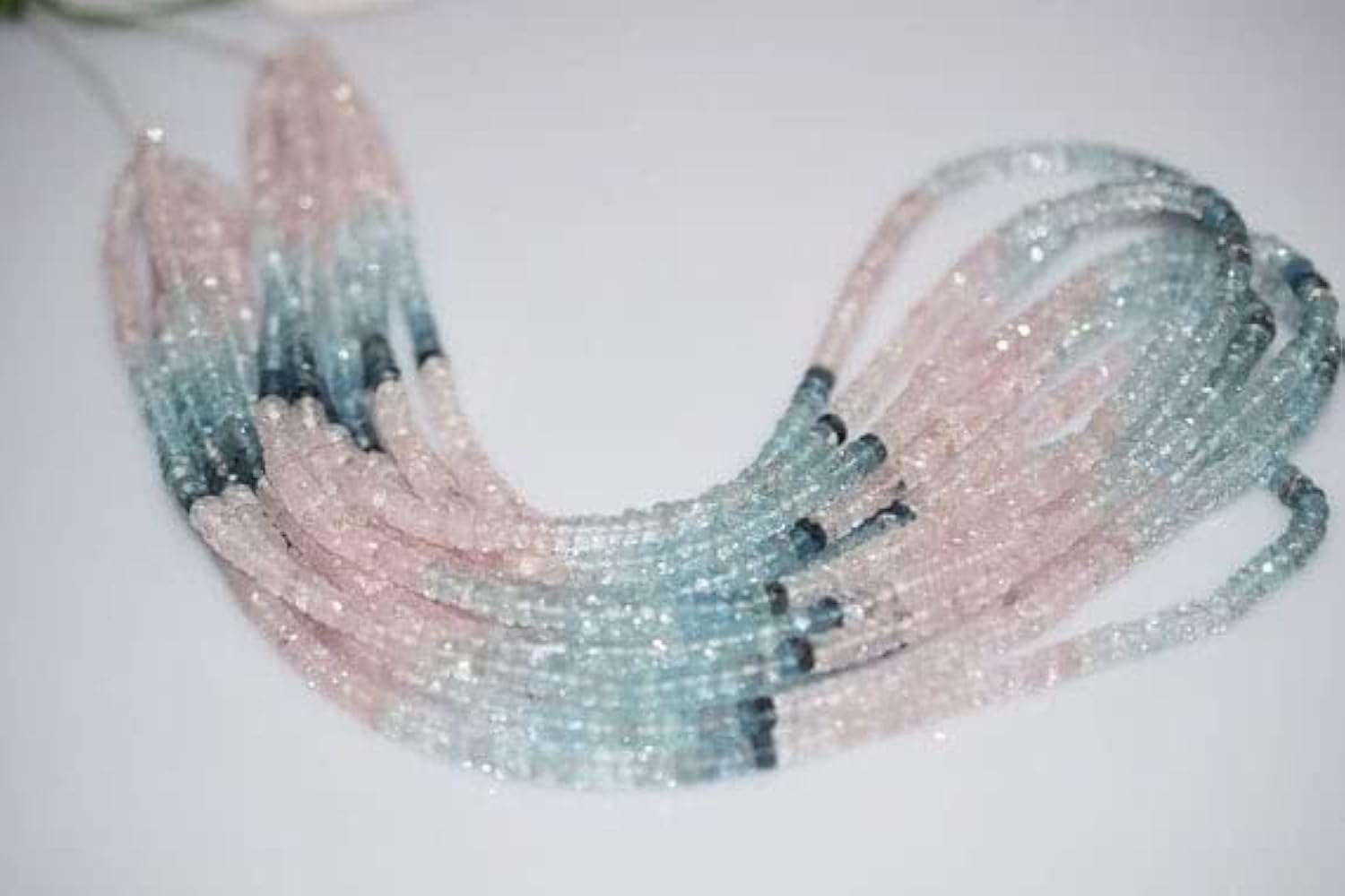 Aigue-marine perles facettées 4 mm en fil de 40 cm pour création de bijoux et bracelet en pierre
