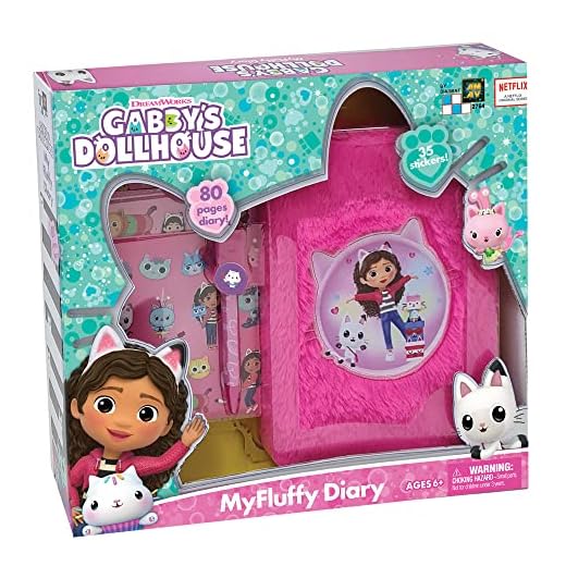Cefa Toys - Diario de Actividades La Casa de Muñecas de Gabby, Diario de Peluche Color Rosa con 80 Páginas, Incluye 3 Stickers y Bolígrafo, No Incluye Candado, Apto Para Niños a Partir de 6 Años