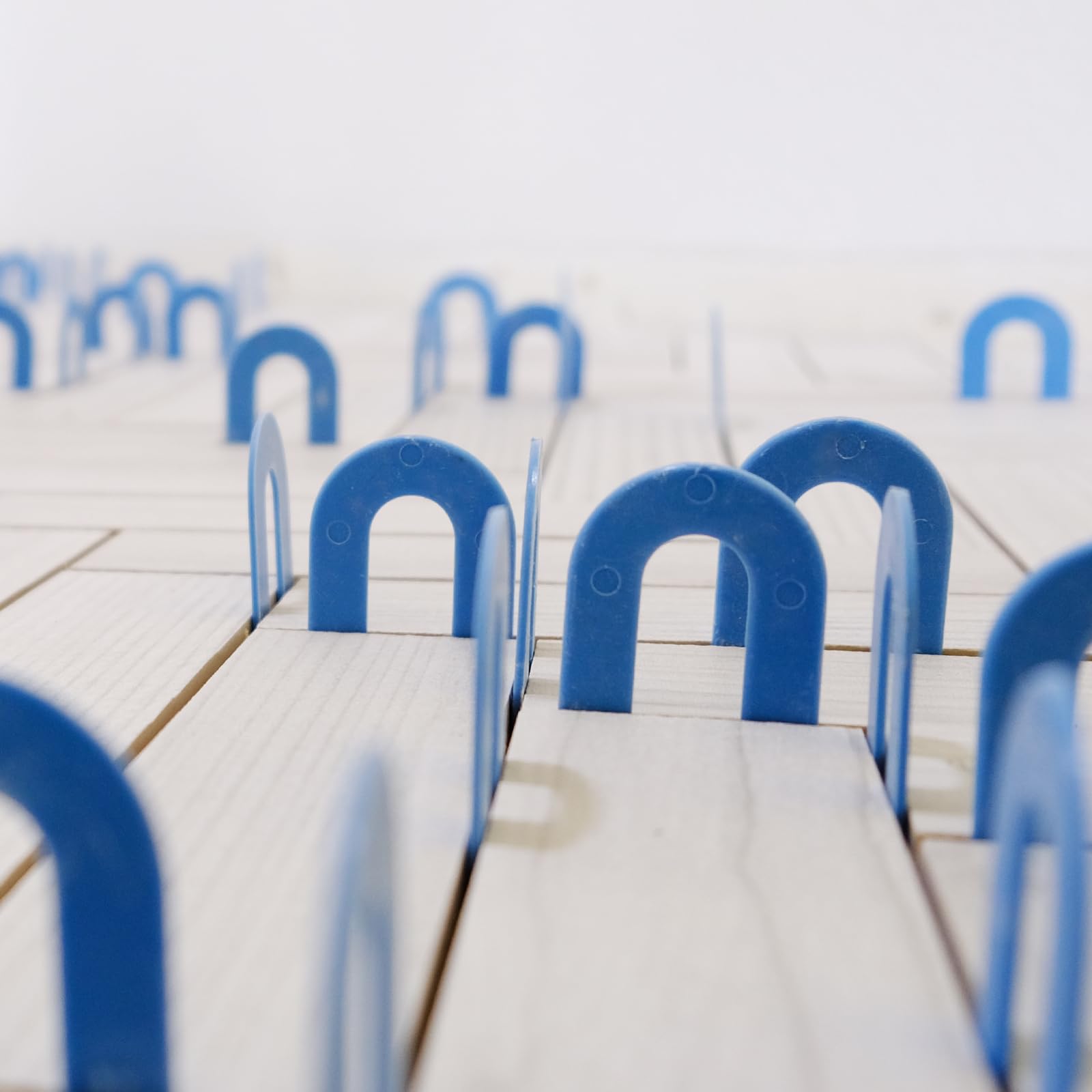 sourcing map Distanziatori per piastrelle a ferro di cavallo, 1,5 mm, a forma di U, in plastica, per livellamento piastrelle, 1000 pezzi, blu