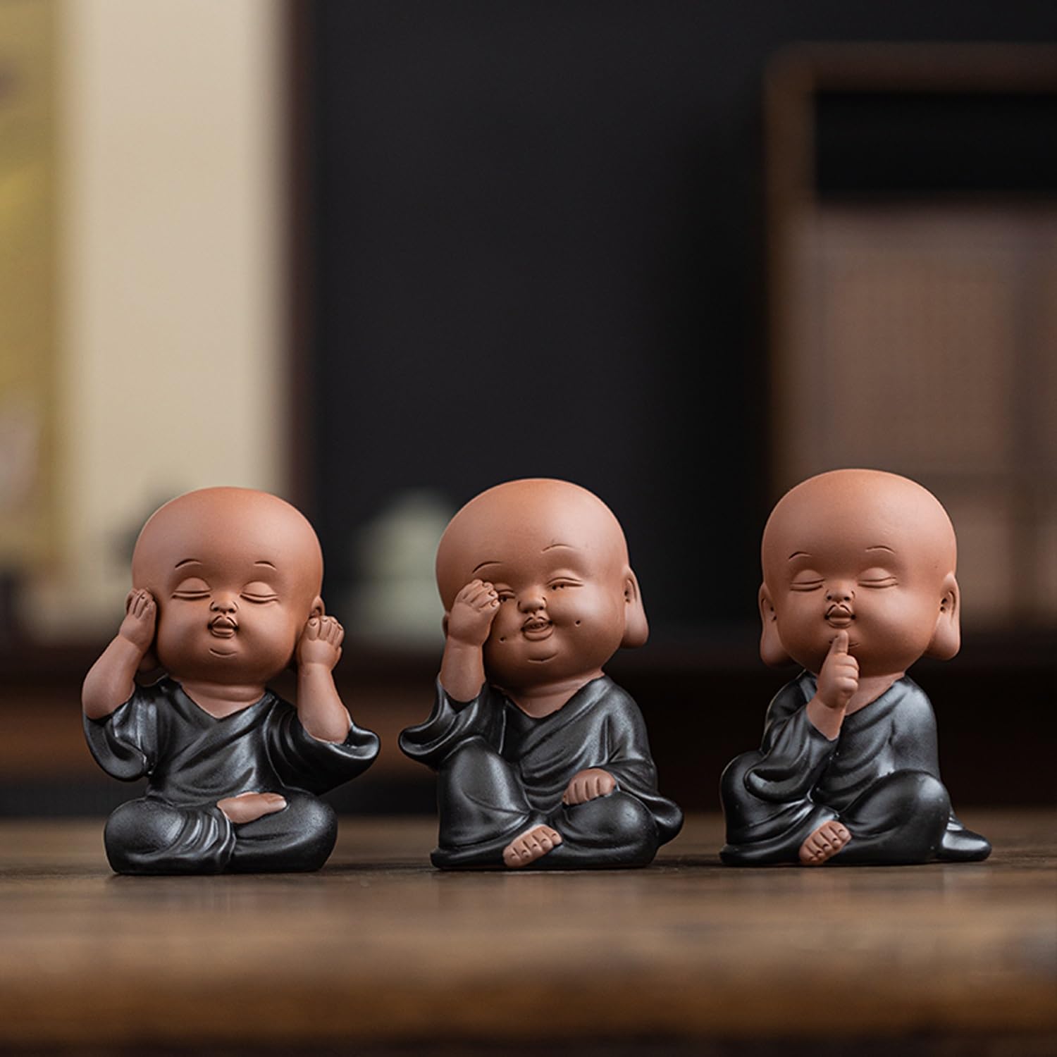 figurki zwierzątek， Zabawna czarna figurka mnicha z ubraniami, fioletowy zestaw do herbaty z gliny, akcesoria, statua, ozdoba na biurko, prezenty(A)