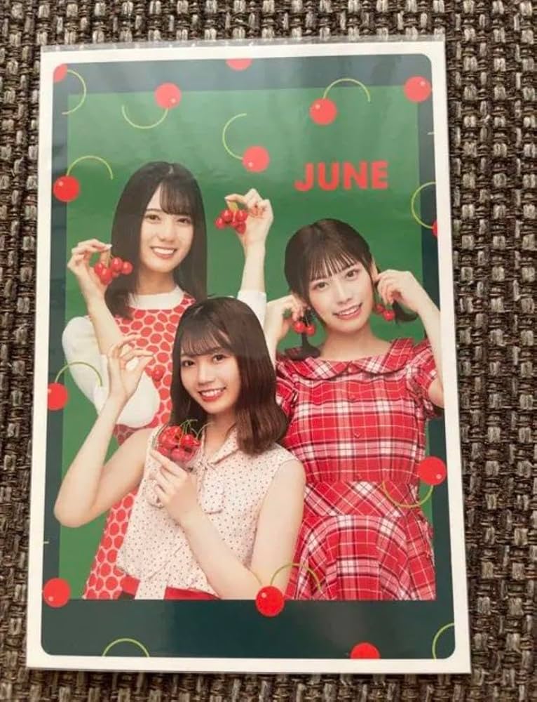 Amazon.co.jp: 日向坂46 カレンダー ポストカード 小坂菜緒 東村芽依