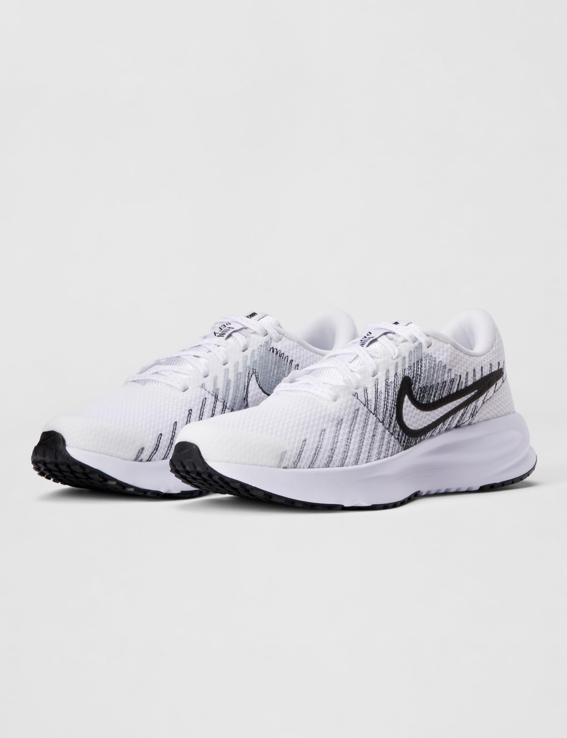 Nike Run Defy Straßenlaufschuh für Damen, HM9593