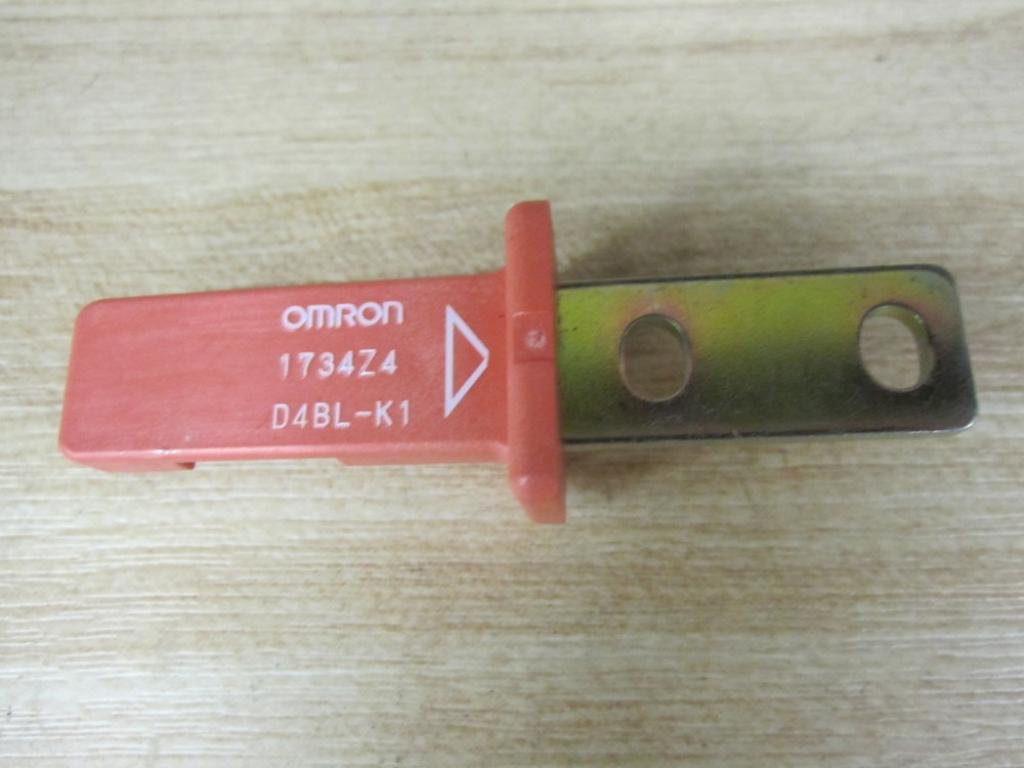 OMRON D4BL-K1 250 V, 3 A, 300 VAC, 50 MILLIOHMS (MAX.), 78.7 MM, Horizontal, Key, Operation, Safety Switch