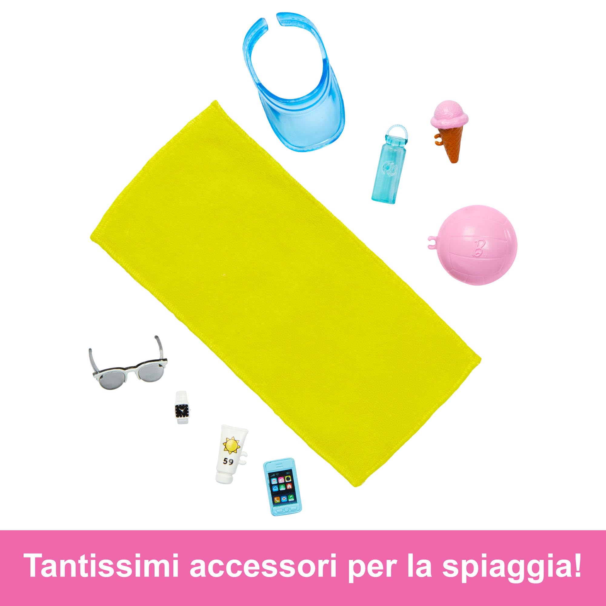 Barbie - Ken biondo con costume da bagno azzurro e camicia blu, bambola con visiera, telo mare, sandali con logo Ken e tanti accessori da spiaggia, giocattolo per bambini, 3+ anni, HPL74
