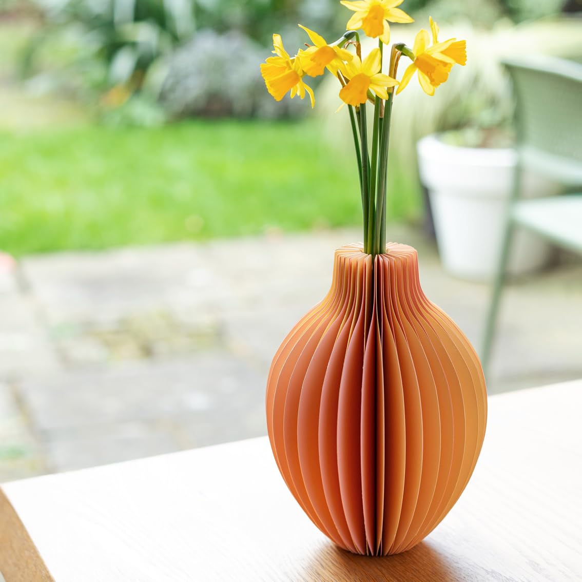 Talking Tables Honeycomb Paper Vase with Glass Vial - Pastel Pink & Yellow | Magnetic Closure | Table Centrepiece for Fresh or Faux Flowers | 18 cm