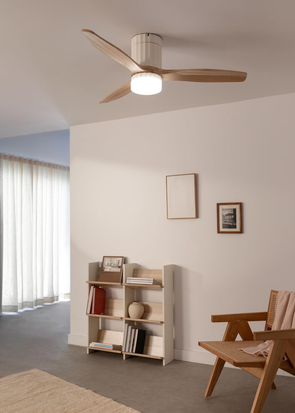 CREATE / WINDCALM LINE/Ventilador de techo con luz blanco madera natural y líneas verticales con mando / 40W, Ø132 cm, 6 velocidades, 3 temperaturas de luz, temporizador, función verano-invierno