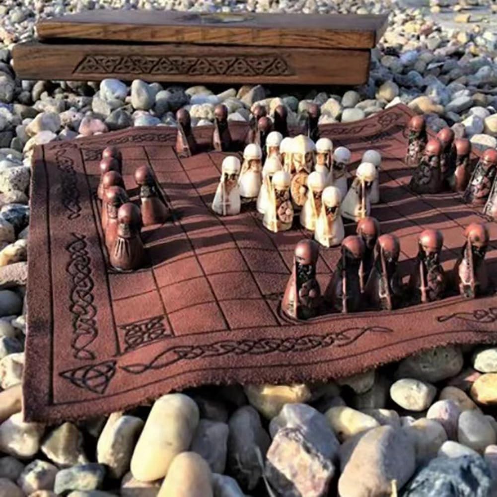 Set di Scacchi da Viaggio di Lusso: Scacchiera e Pezzi in Resina, Gioco di Strategia Portatile, Ideale per I Viaggi.