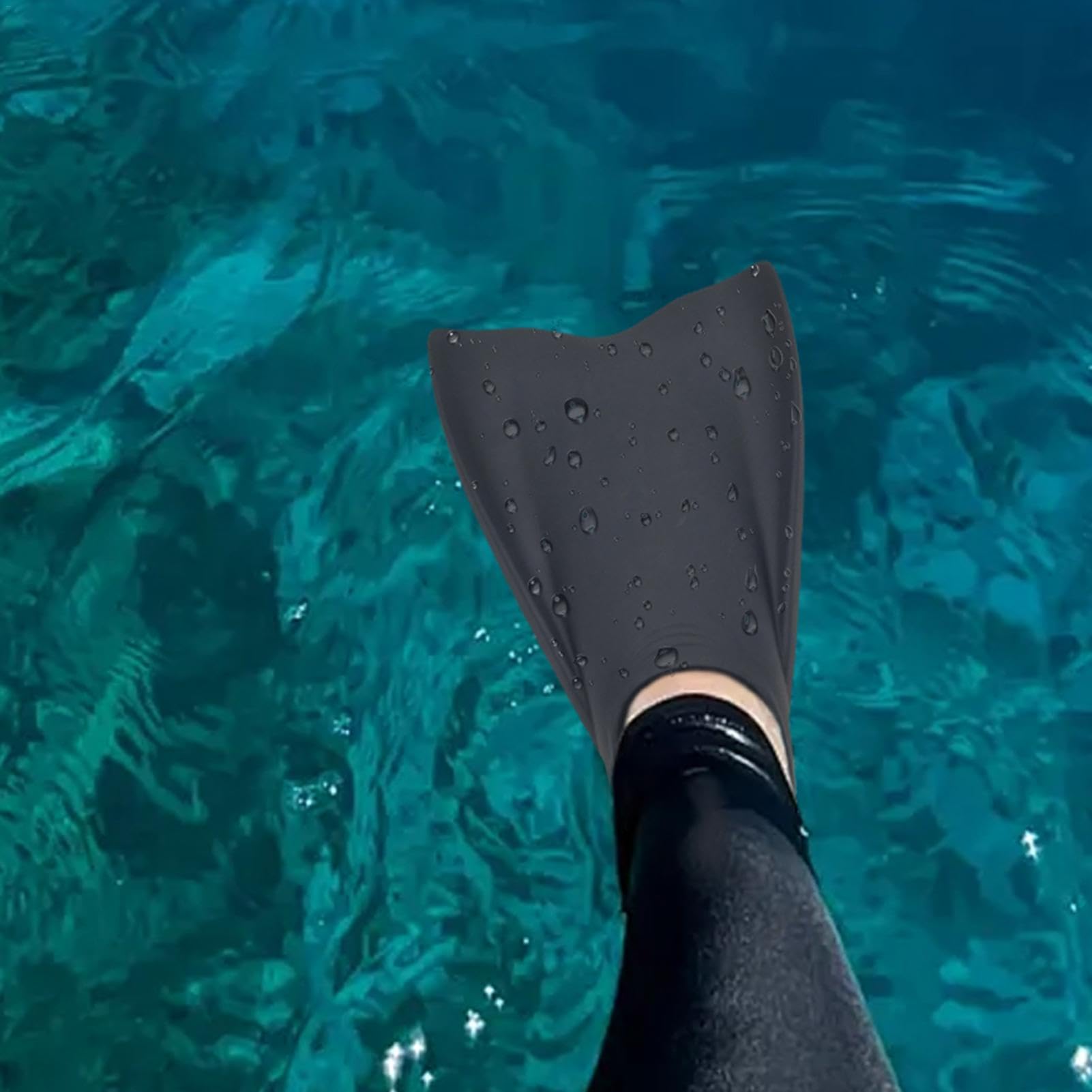 Pinne da nuoto per adulti, pinne corte in silicone per uomini e donne, pinne galleggianti per gli amanti del nuoto e gli appassionati di sport acquatici