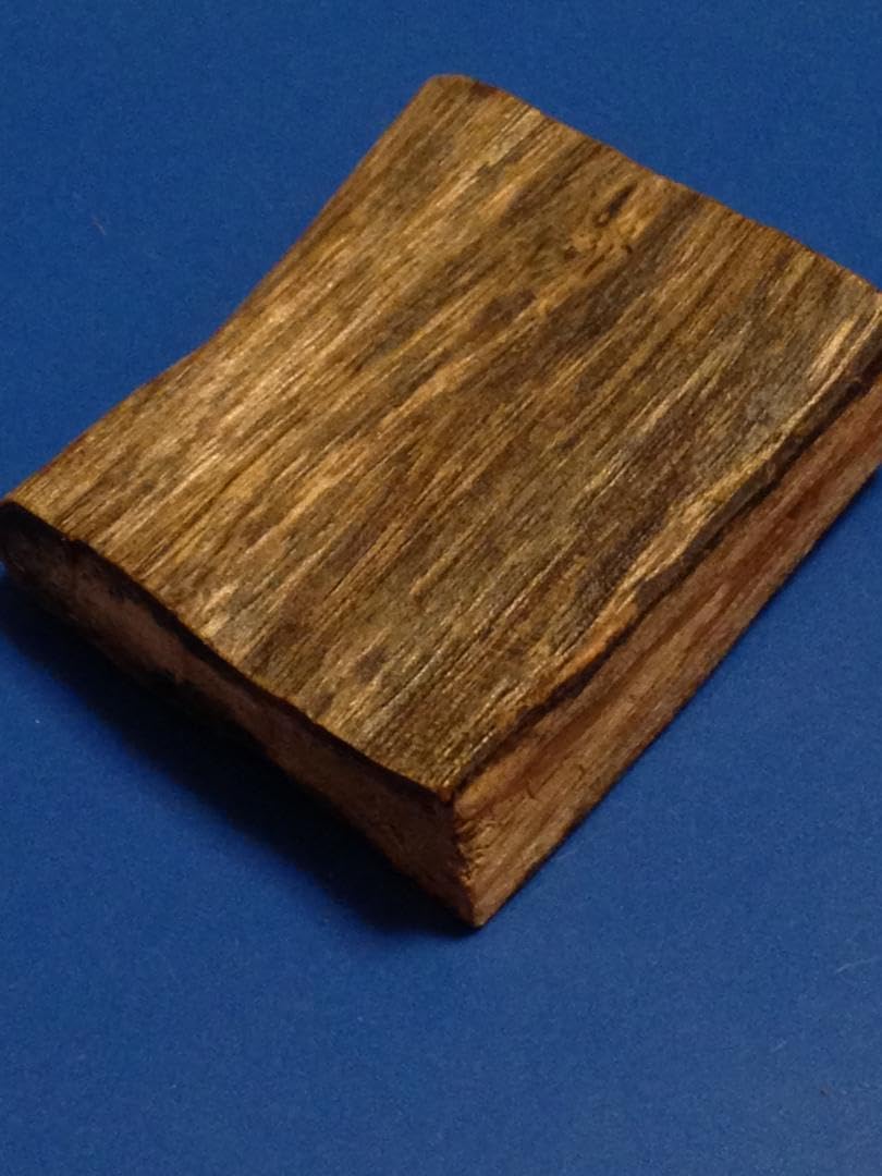 KM2)極上 ベトナム産沈香伽羅塊1個 約18.7g KM2)極上 ベトナム産沈香伽羅塊1個 約18.7g