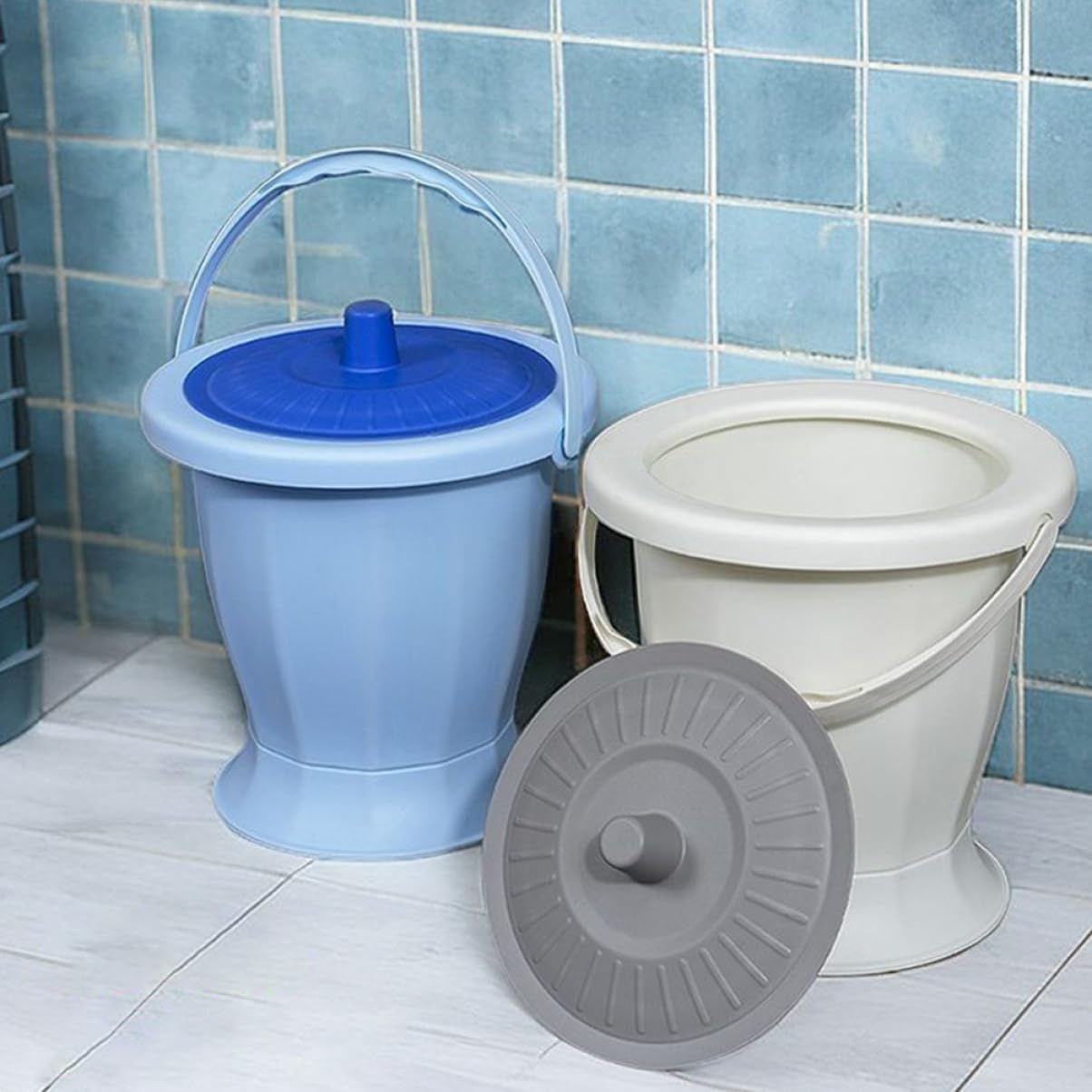 Portable Urinal Toilet Lid Spittoon Chamber Pot for Adults Boys and Girls and Travel Household Plastic Urine Bucket for Night Use and Camping