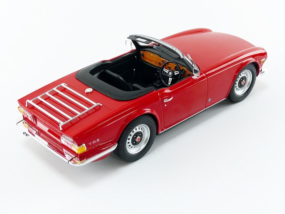 Amazon | 1/18 ミニチャンプス MINICHAMPS Triumph TR6 1969 Red
