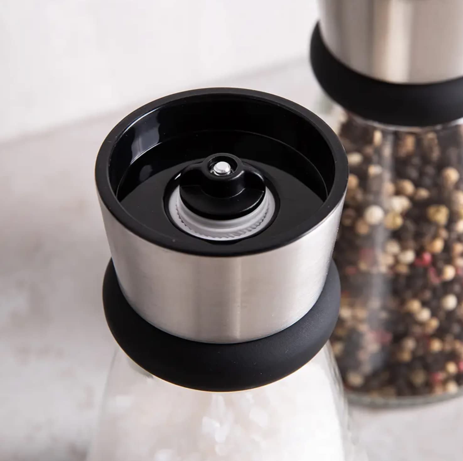 Zwilling Lot de 2 moulins à sel et poivre électriques avec couvercle, moulin à épices en acier inoxydable brossé, moulin à sel électrique en céramique