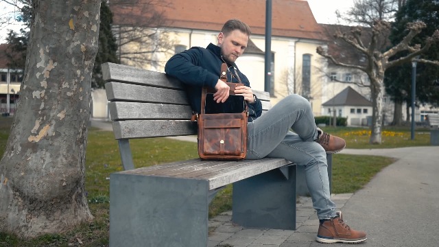 STILORD Finn kleine schoudertas mannen schoudertas vintage boodschappentas 8,4 inch schoudertas echt buffelleer Kleur:cognac - bruin