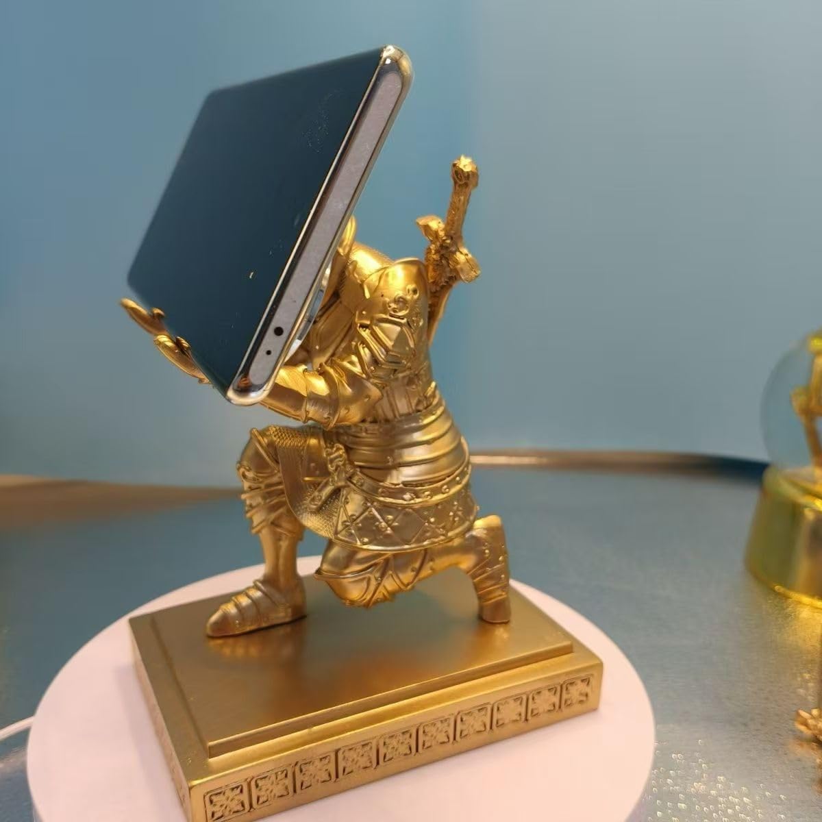 King's Guard Leader Cloak Warrior Knight Pen Holder Mobile Phone Stand, Ornament Knight Statue, Pen Stand Paperweight with a Metal Sword Letter Opener for Office and Home(Golden)