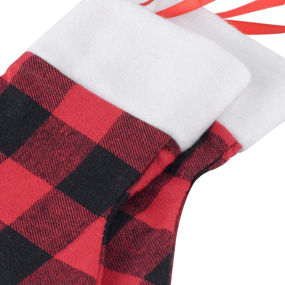 24 confezioni mini calze natalizie, 7 pollici plaid di bufalo con polsino di peluche calze piccole, decorazioni per calze a quadri nere rosse classiche di Natale per tutta la famiglia