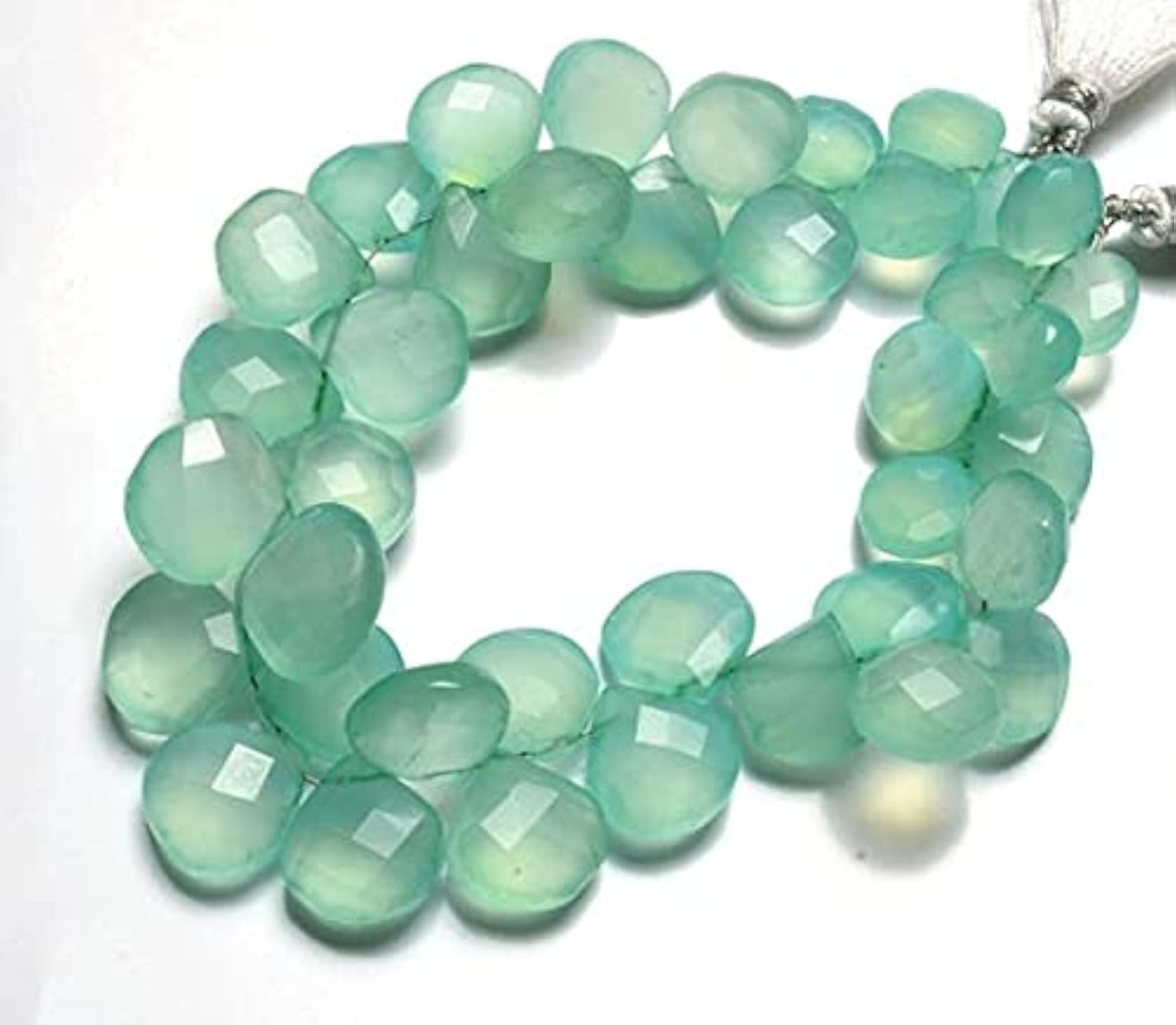 Calcédoine bleu ciel en cœur pour créer des bijoux bohèmes chics à porter au quotidien
