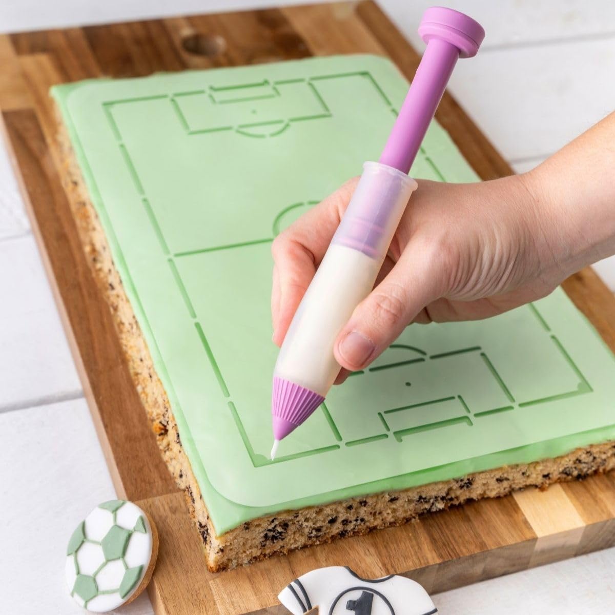 Zenker 62290 Plaque de four avec pochoir pour gâteau terrain de foot, moule à gâteau terrain de football avec pochoir, Acier, 42 x 29 cm