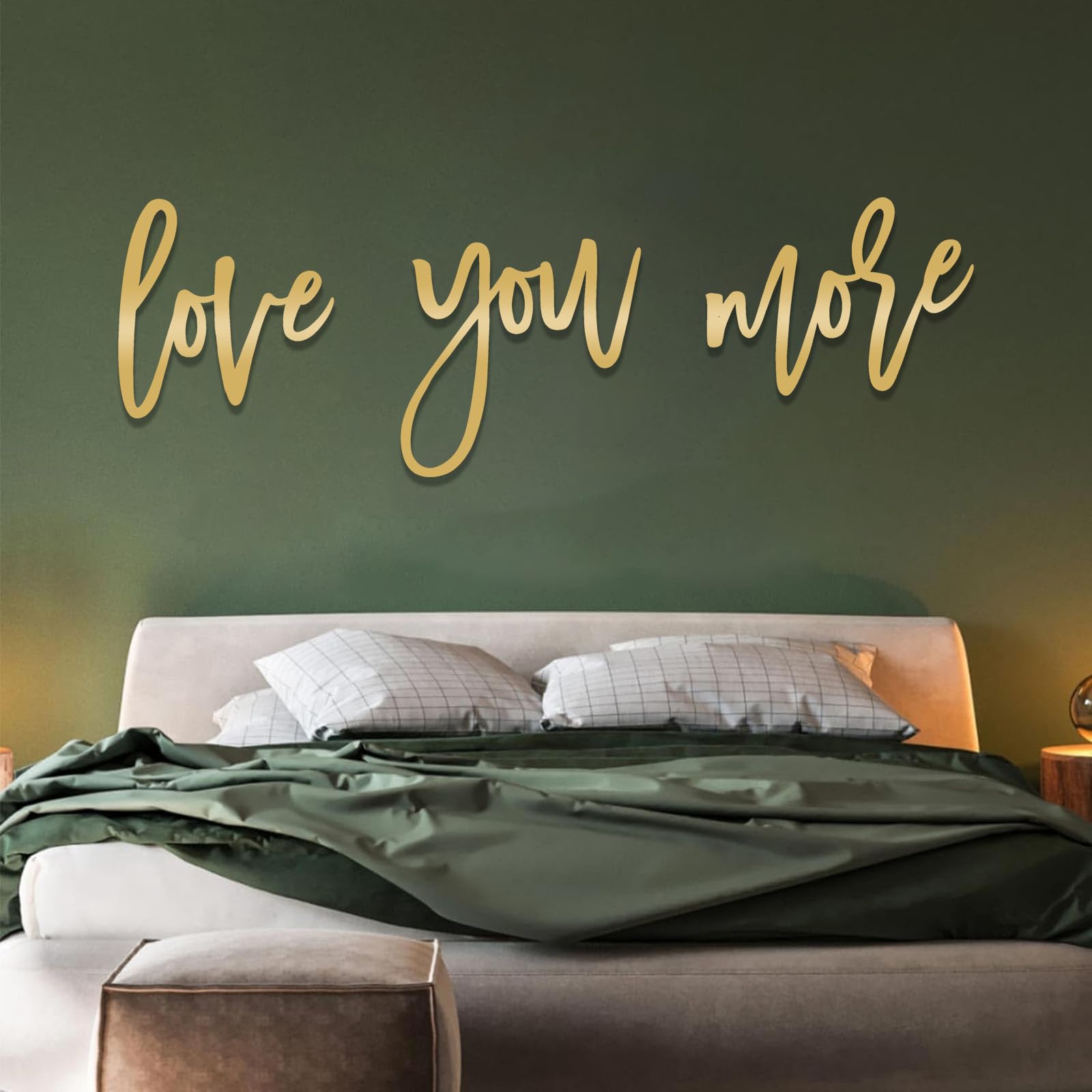 Moderne minimalistische Wanddekoration aus Metall mit dem Schriftzug „Love You More“ für Buchstaben über dem Bett, Schlafzimmer, Hochzeitsgeschenk (Gold 16"x48"|40x121cm)