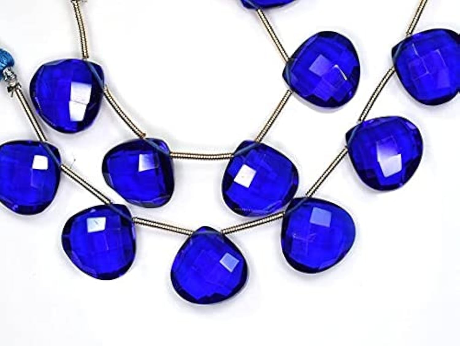 Quartz bleu cyanite 14mm en cœur pour créer des boucles d'oreilles élégantes de soirée