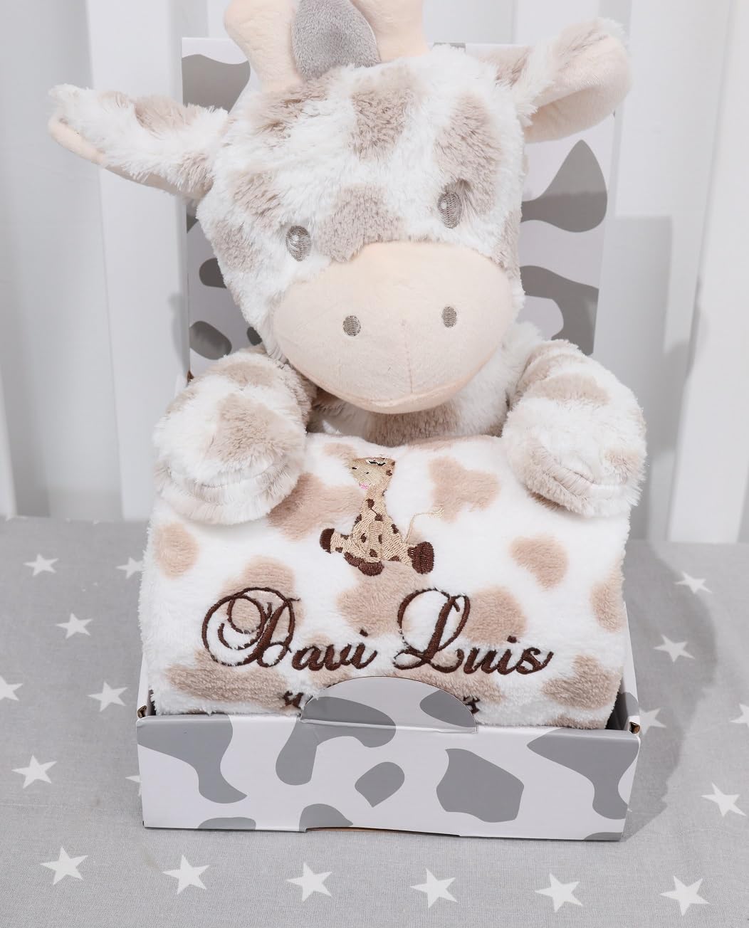 BotoBaby® - Geschenk-Set - Babydecke mit Namen und Geburtsdatum mit Motiv + Plüschtier - Geschenk Taufe Geburt Baby-Shower (Beige - Giraffe)