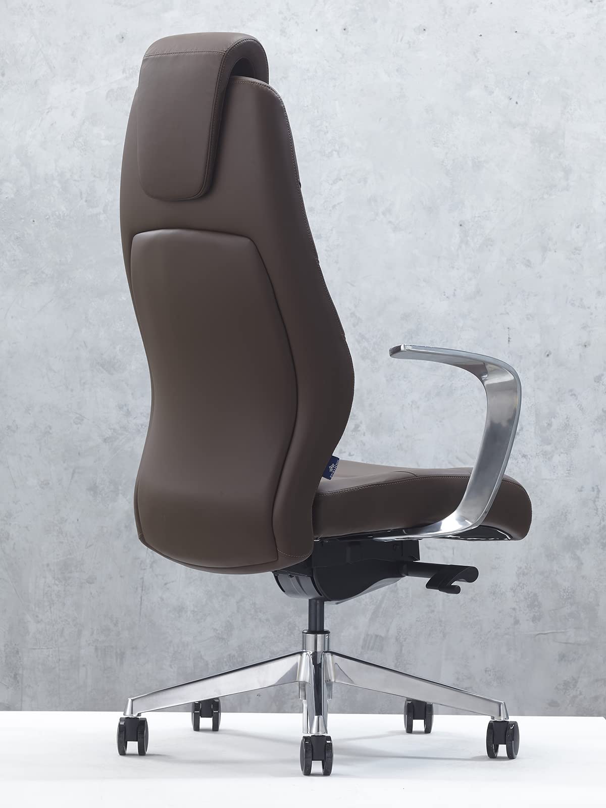 Silla de oficina de piel auténtica con respaldo alto, base giratoria de aluminio, mecanismo reclinable ergonómico, piel auténtica, color marrón oscuro
