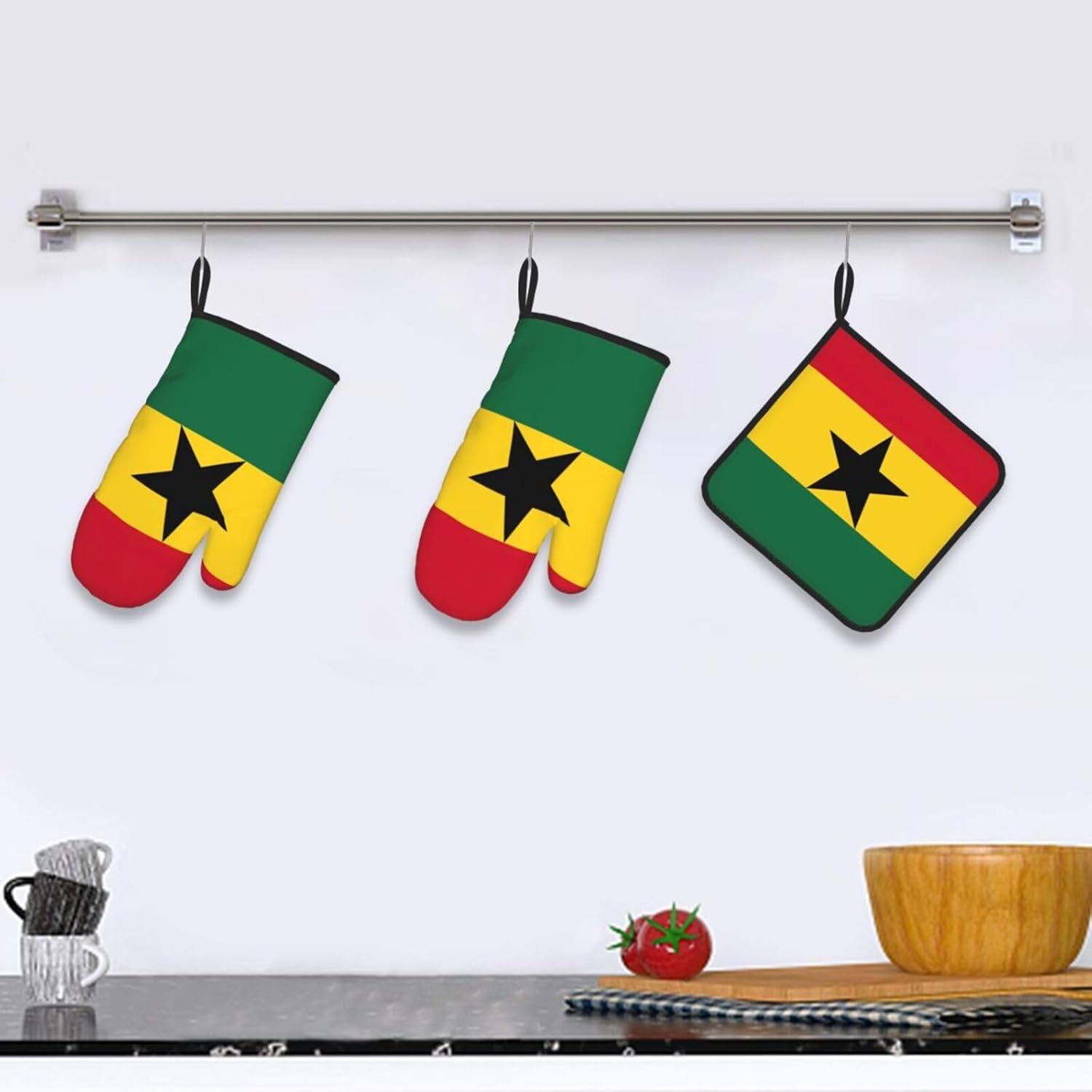 Flag of Ghana Print Heat Resistant Microwave Gloves, Used for Baking, Cooking, and Fashion Kitchen Essentials