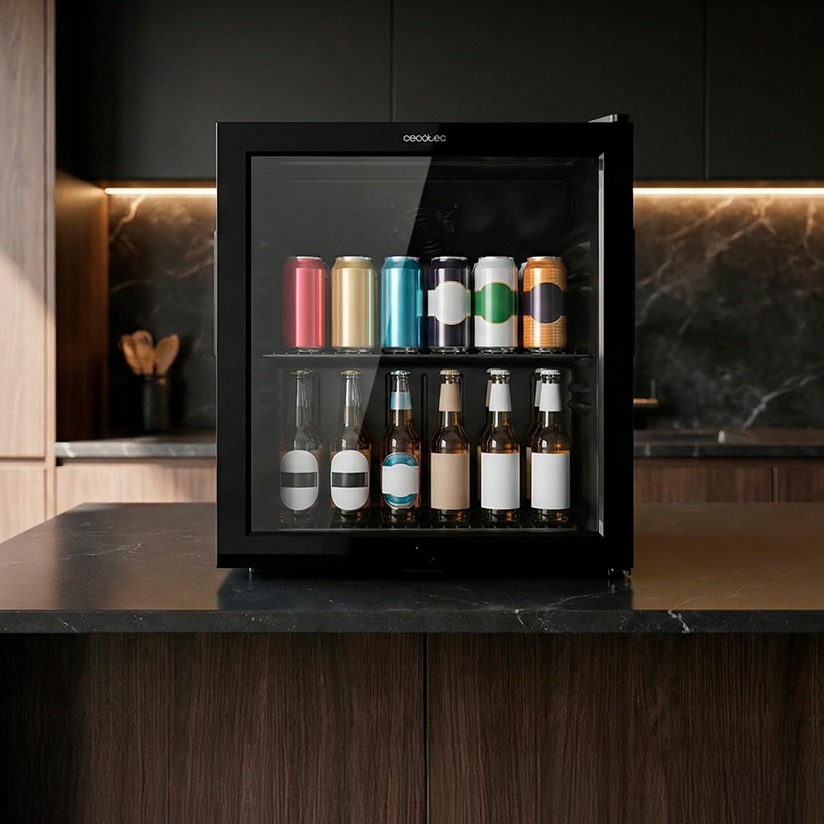Cecotec Mini Frigorífico con Puerta de Cristal Bolero CoolMarket BC 72 Black, 72 Litros de Capacidad, 44,5 cm de Ancho, 67,8 de Alto, Iluminación LED interior, Temperatura 0ºC a 10ºC