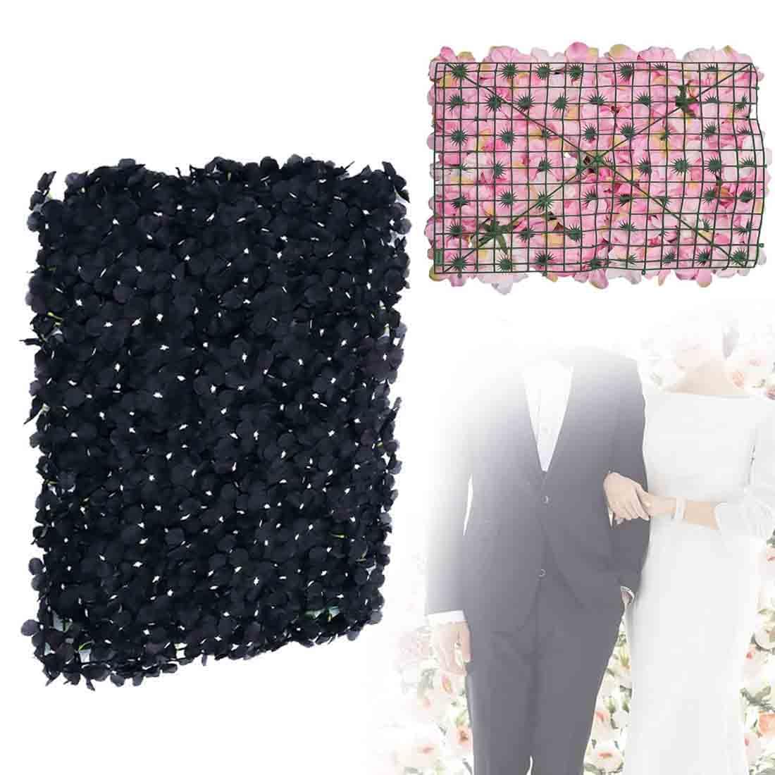 Mur de fleurs artificielles noir idéal pour créer un photobooth élégant lors d'un mariage chic