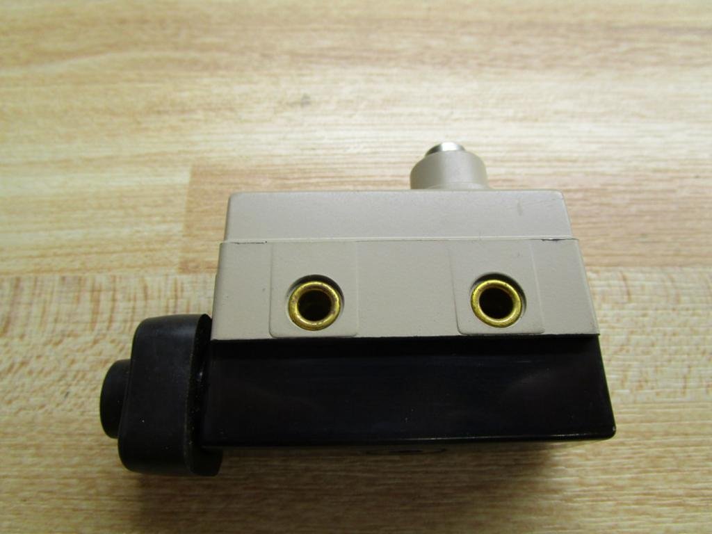 Omron ZC-D55 Minature Enclosed Limit Switch, Pin Plunger