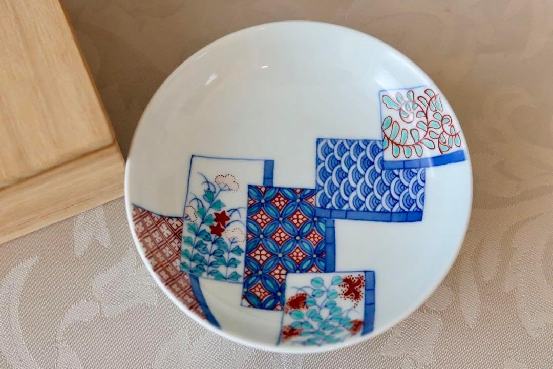 色鍋島 忠山 絵違い 平盃揃